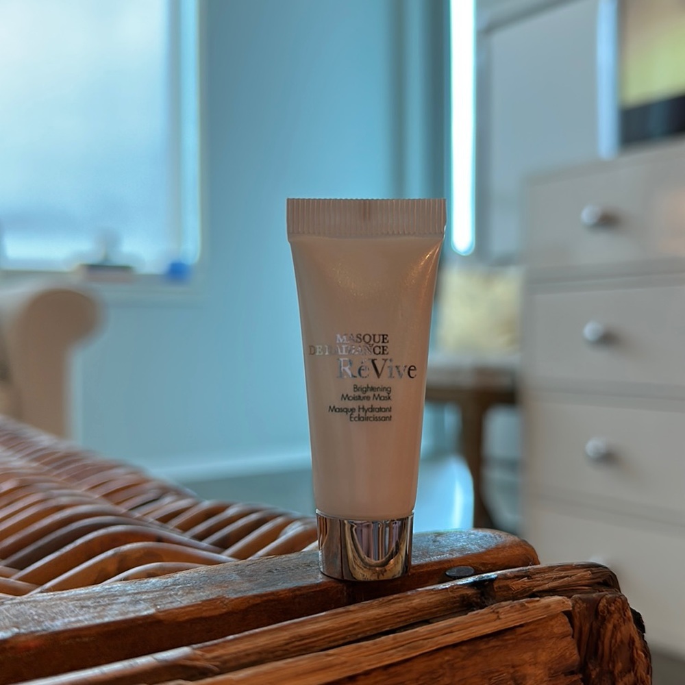 NWT. Revive masque de radiance. 0.24 oz.